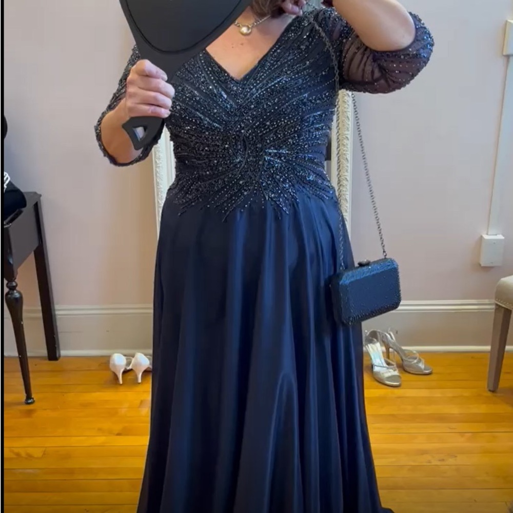 Montage MonCheri Formal Gown-NWOT- Perfect for  5ft 2 & under!Gorgeous Beading! - Picture 7 of 8